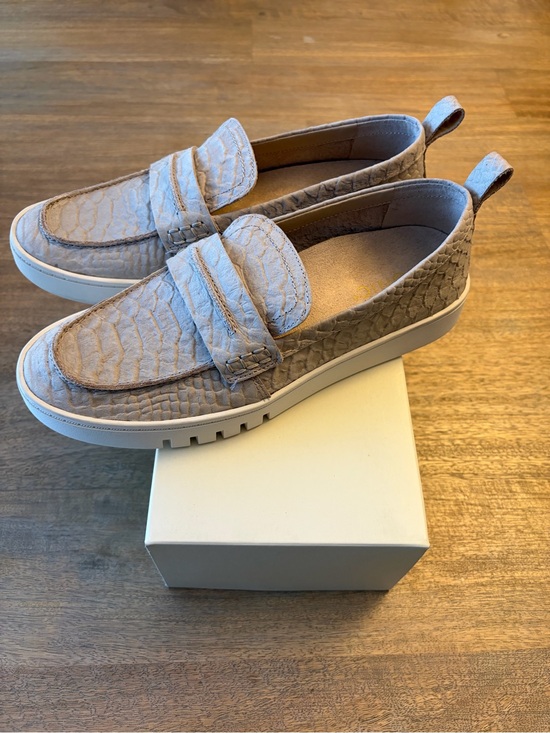 Vionic Shoes - Vionic Slip-On Loafers in Light Taupe - Cobblestone